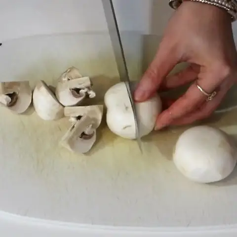 Hướng Dẫn Chi Tiết Cách Nấu Lẩu Bằng Nồi Cơm Điện Chuẩn Vị Tại Nhà