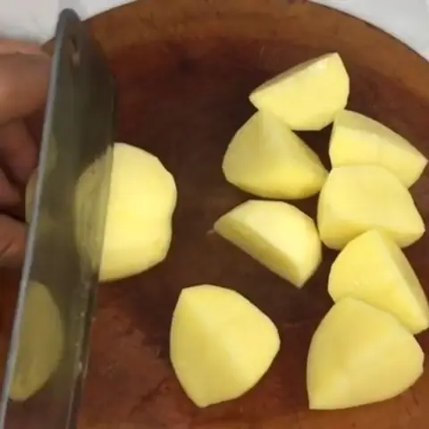 Hướng dẫn cách nấu lẩu bắp bò tiêu xanh ngon tại nhà