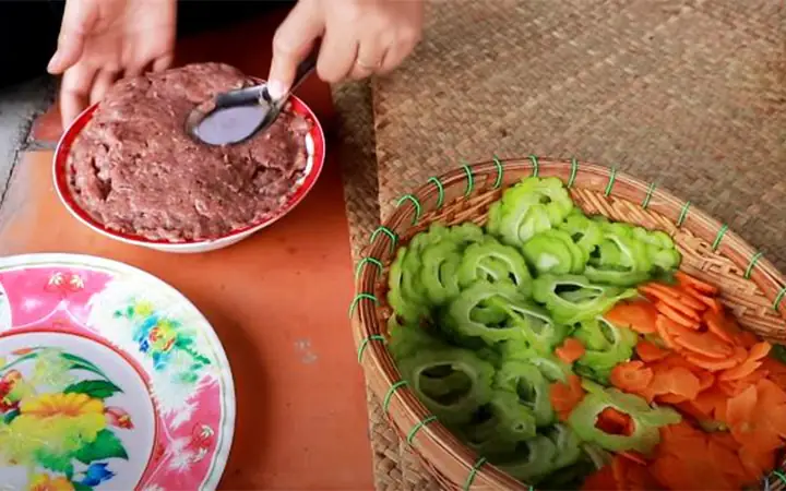 Làm thế nào để nấu lẩu bồ câu khổ qua thơm ngon, chuẩn vị tại nhà? Làm thế nào để nấu lẩu bồ câu khổ qua thơm ngon, chuẩn vị tại nhà?