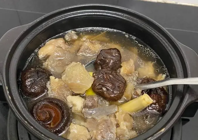 Lẩu gân bò thuốc bắc