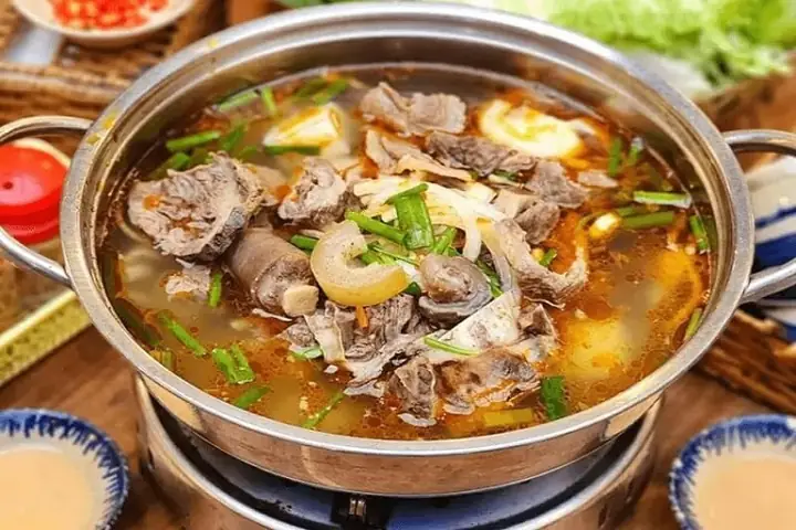 Lẩu gân bò măng cay