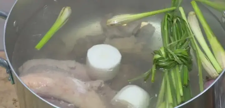 Lẩu gân bò thuốc bắc