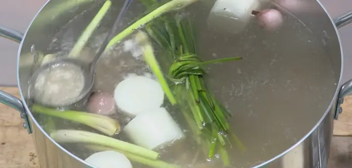 Cách Nấu Lẩu Bò Hầm Sả Thơm Ngon, Đậm Đà Chuẩn Vị Tại Nhà Cách Nấu Lẩu Bò Hầm Sả Thơm Ngon, Đậm Đà Chuẩn Vị Tại Nhà