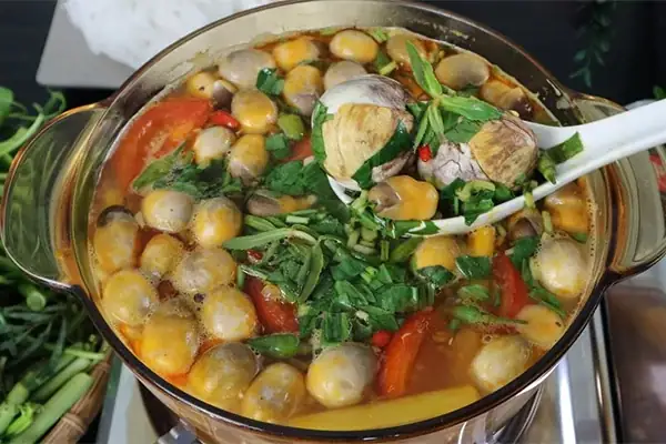 Cách nấu lẩu bò hột vịt lộn đậm đà, bổ dưỡng tại nhà