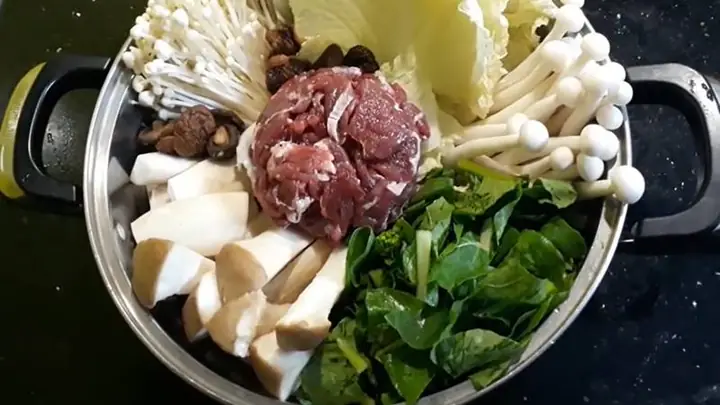Cách Nấu Lẩu Bò Nấm Thơm Ngon Chuẩn Vị Tại Nhà Đậm Đà Cách Nấu Lẩu Bò Nấm Thơm Ngon Chuẩn Vị Tại Nhà Đậm Đà