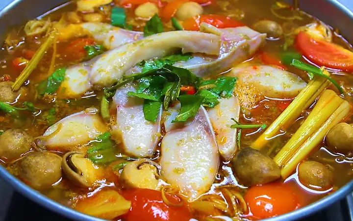 Cách nấu lẩu cá bớp chua cay
