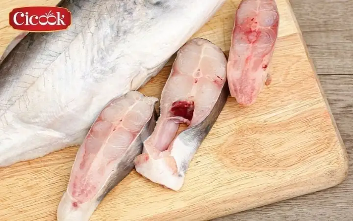 Cách nấu lẩu cá hú chua cay chuẩn vị miền Tây thơm ngon