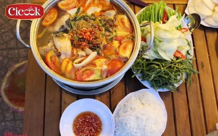 Cách nấu lẩu cá hú chua cay chuẩn vị miền Tây thơm ngon