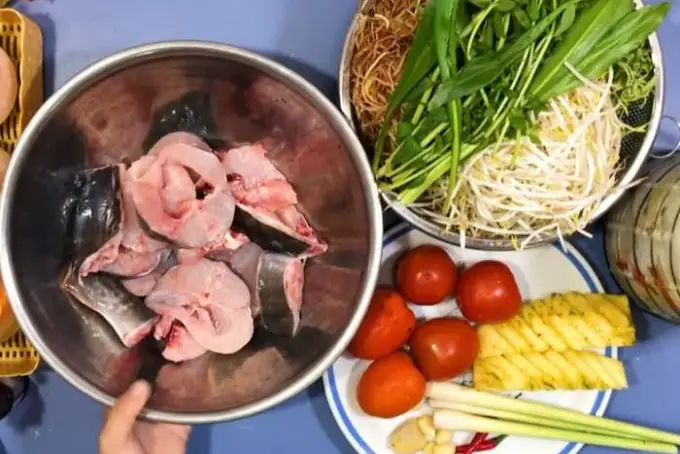 1. Nguyên liệu nấu lẩu cá lăng măng chua