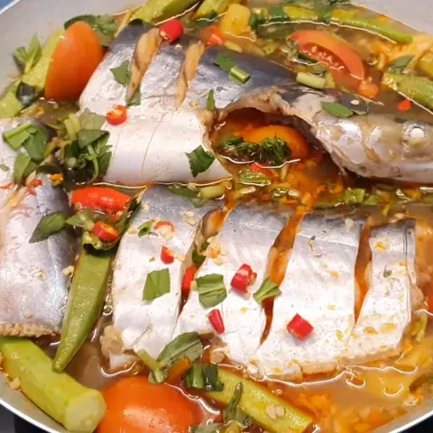 Bí Quyết Nấu Lẩu Cá Tra Chua Cay Đậm Đà Chuẩn Vị Gia Đình