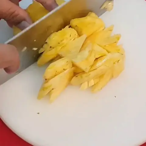 Bí Quyết Nấu Lẩu Cá Tra Chua Cay Đậm Đà Chuẩn Vị Gia Đình