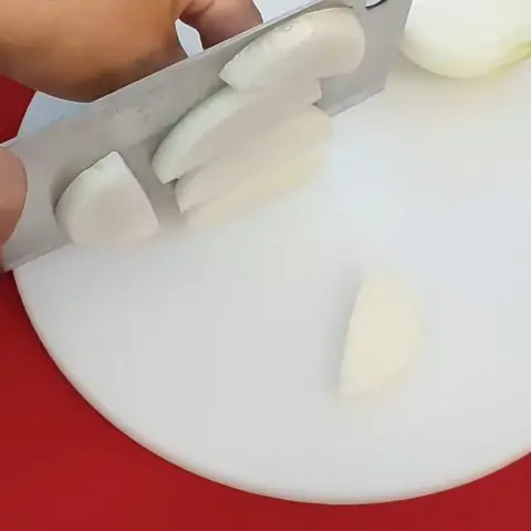 Bí Quyết Nấu Lẩu Cá Tra Chua Cay Đậm Đà Chuẩn Vị Gia Đình