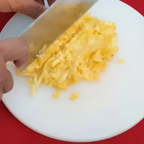 Bí Quyết Nấu Lẩu Cá Tra Chua Cay Đậm Đà Chuẩn Vị Gia Đình