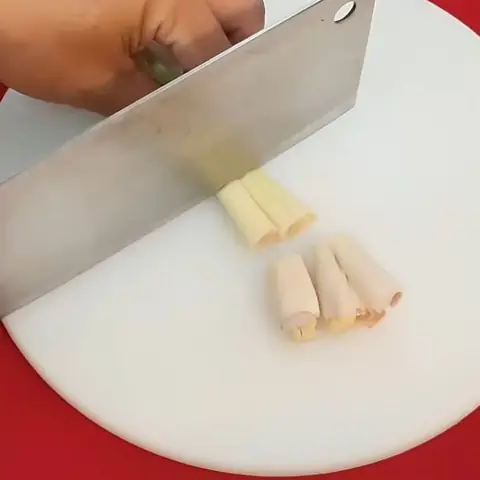 Bí Quyết Nấu Lẩu Cá Tra Chua Cay Đậm Đà Chuẩn Vị Gia Đình