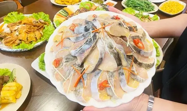 Cách nấu lẩu cá tuyết: Công thức đơn giản, đậm đà hương vị