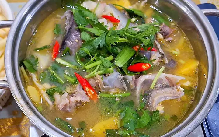 Cách nấu lẩu cá tầm chanh leo