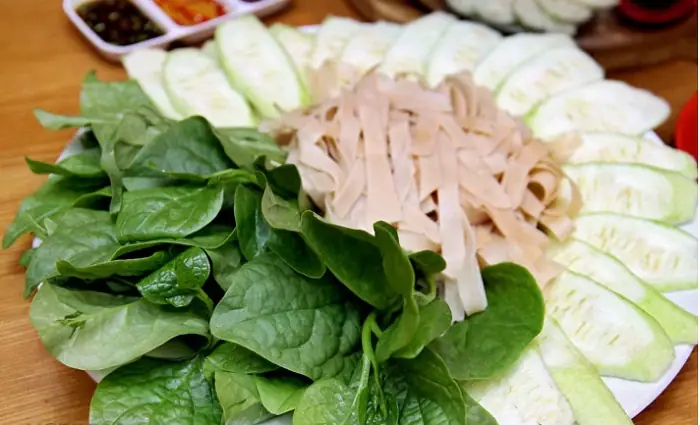 Hướng dẫn chi tiết cách nấu lẩu cua Sài Gòn chuẩn vị tại nhà