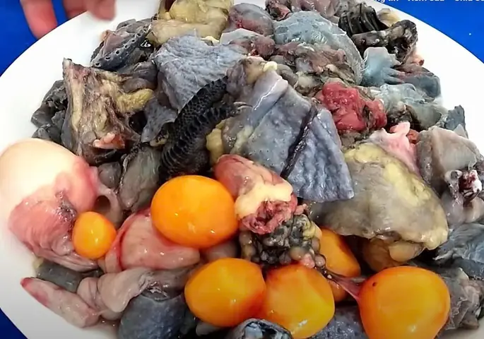 Hướng Dẫn Chi Tiết Cách Nấu Lẩu Gà Chọi Thơm Ngon Đậm Đà