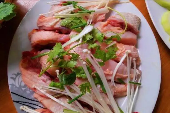 Cách nấu lẩu gà Hà Nội thơm ngon, đậm đà chuẩn vị Cách nấu lẩu gà Hà Nội thơm ngon, đậm đà chuẩn vị