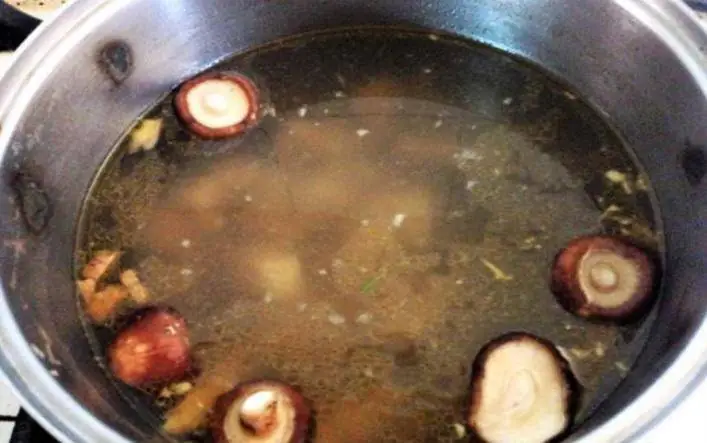 Cách nấu lẩu gà Hà Nội thơm ngon, đậm đà chuẩn vị Cách nấu lẩu gà Hà Nội thơm ngon, đậm đà chuẩn vị