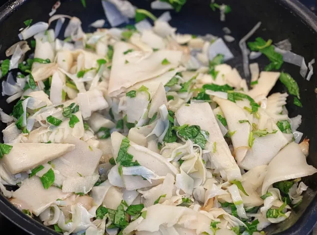 cách nấu lẩu gà lá é