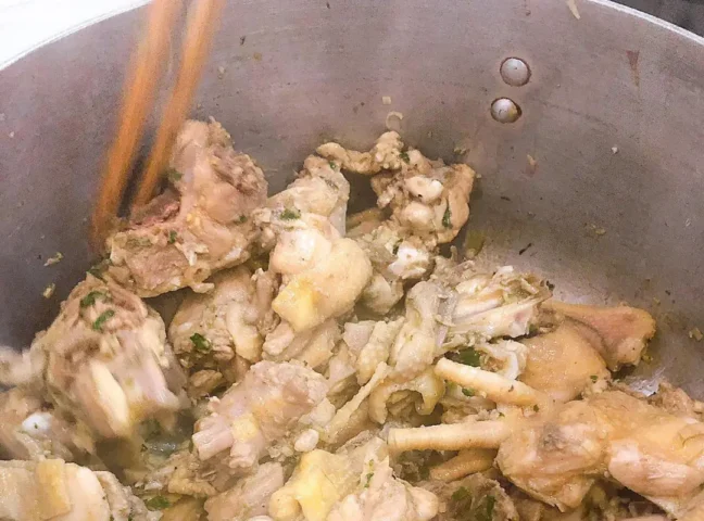 cách nấu lẩu gà lá é