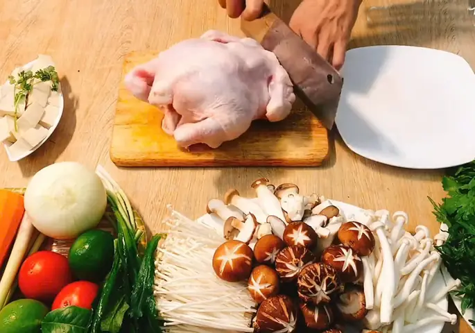 Cách nấu lẩu gà ngải cứu đậm đà, bổ dưỡng chuẩn vị tại nhà