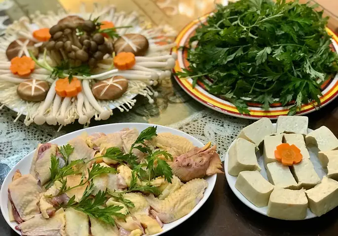 Cách nấu lẩu gà ngải cứu đậm đà, bổ dưỡng chuẩn vị tại nhà