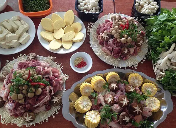 Cách Nấu Lẩu Gà Thịt Bò Thơm Ngon Chuẩn Vị Tại Nhà