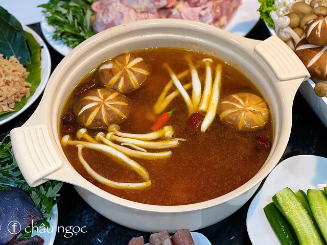 Bước 2. Nấu nước dùng