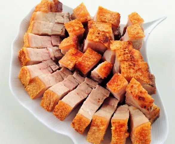 Cách nấu lẩu heo quay chao chuẩn vị, thơm béo khó cưỡng Cách nấu lẩu heo quay chao chuẩn vị, thơm béo khó cưỡng