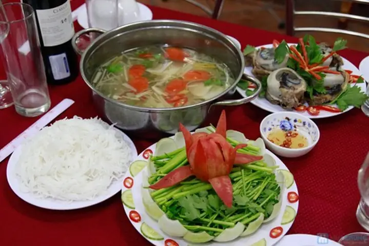 Cách nấu lẩu mắt cá ngừ đại dương chuẩn vị, thơm ngon