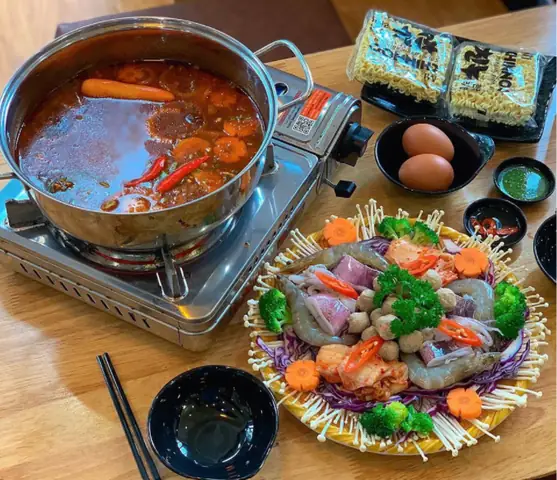 Cách Nấu Lẩu Mì Cay: Hướng Dẫn Chi Tiết Từ A Đến Z