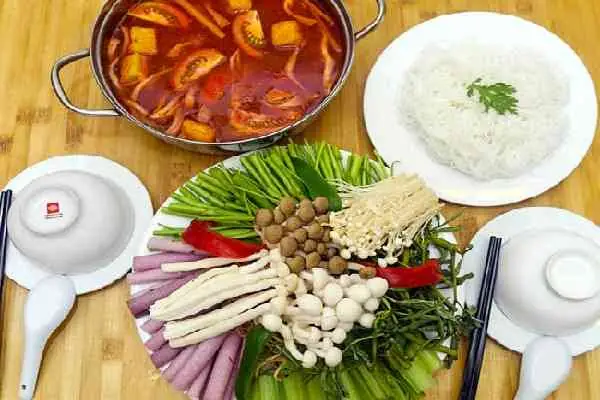 Cách Nấu Lẩu Nấm Chua Cay Thanh Đạm Đậm Đà Chuẩn Vị