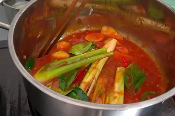 Hướng dẫn chi tiết cách nấu lẩu Thái Cholimex chuẩn vị