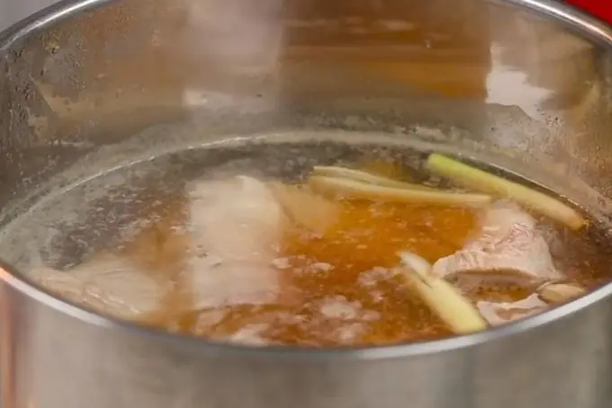 Cách Nấu Lẩu Thái Ngon Như Nhà Hàng: Bí Quyết Từ Chuyên Gia Ẩm Thực