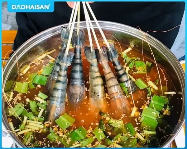 Cách Nấu Lẩu Tôm Càng Xanh Chua Cay Thơm Ngon Chuẩn Vị