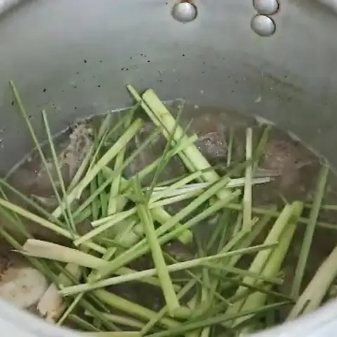 Cách nấu lẩu trâu hầm sả thơm lừng, bổ dưỡng tại gia