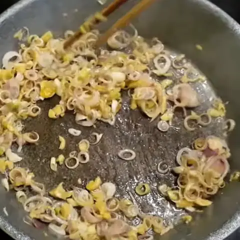 Cách nấu lẩu trâu hầm sả thơm lừng, bổ dưỡng tại gia