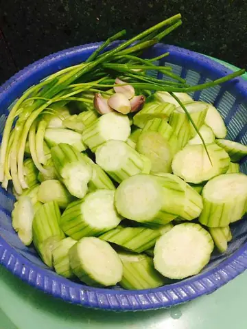 Hướng dẫn chi tiết cách nấu lòng gà xào mướp ngon tại nhà