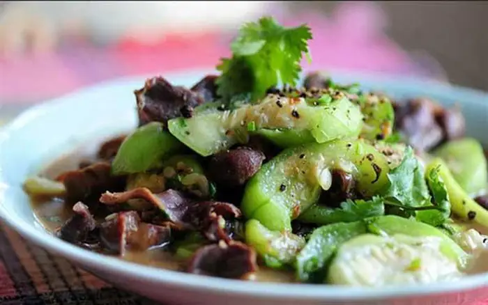 Hướng dẫn chi tiết cách nấu lòng gà xào mướp ngon tại nhà