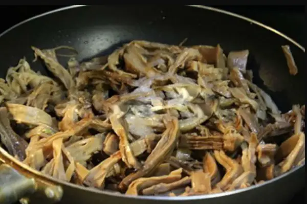 Cách nấu măng khô xương, giò heo