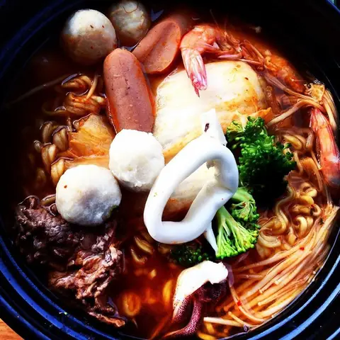 Cách Nấu Mì Cay Khô Hàn Quốc Chuẩn Vị Tại Gia