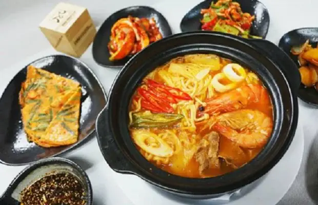 Cách Nấu Mì Cay Naga Chuẩn Vị, Đậm Đà Tại Nhà Cách Nấu Mì Cay Naga Chuẩn Vị, Đậm Đà Tại Nhà