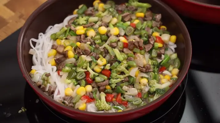 Cách Nấu Mì Chũ Với Thịt Lợn Thơm Ngon Đậm Đà Tại Nhà