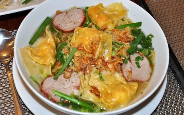 Hướng dẫn cách nấu mì hoành thánh xá xíu người Hoa ngon chuẩn vị cùng Bonzon.vn