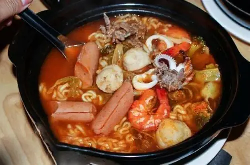 Cách nấu mì kim chi hải sản chuẩn vị Hàn Quốc tại nhà