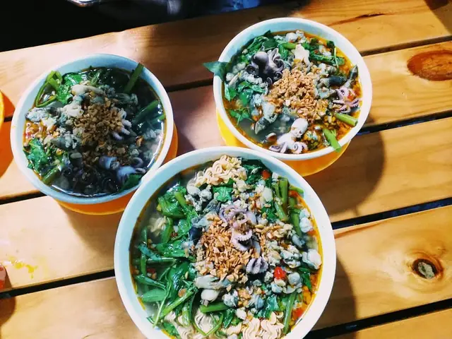 Cách Nấu Mì Ốc Hến Bạch Tuộc Thơm Ngon Chuẩn Vị Tại Nhà