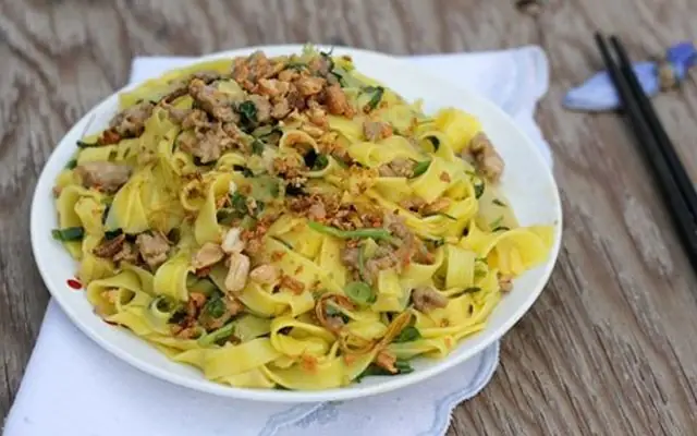 Cách Nấu Mì Quảng Trộn Chay Chuẩn Vị Đậm Đà Tại Nhà