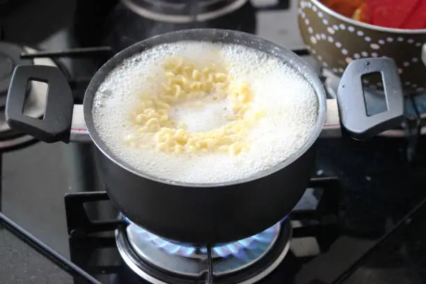 Cách Nấu Mì Samyang Nước: Hướng Dẫn Chi Tiết Từ A Đến Z Cách Nấu Mì Samyang Nước: Hướng Dẫn Chi Tiết Từ A Đến Z